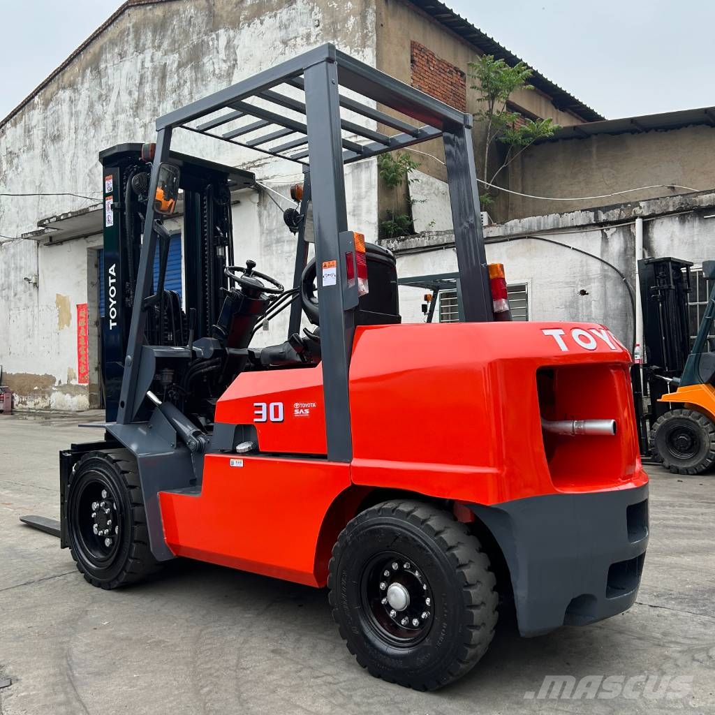 Toyota 3TD30 Дизелови камиони