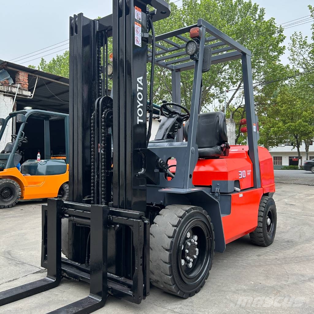 Toyota 3TD30 Дизелови камиони