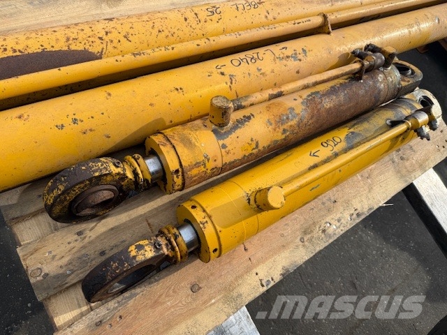 Bell B 25 USED HYDRAULIC CYLINDER Hidráulicos