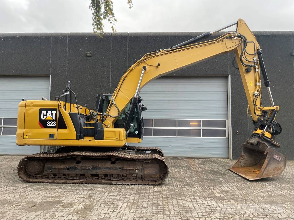 CAT 323 Gravemaskiner på larvebånd