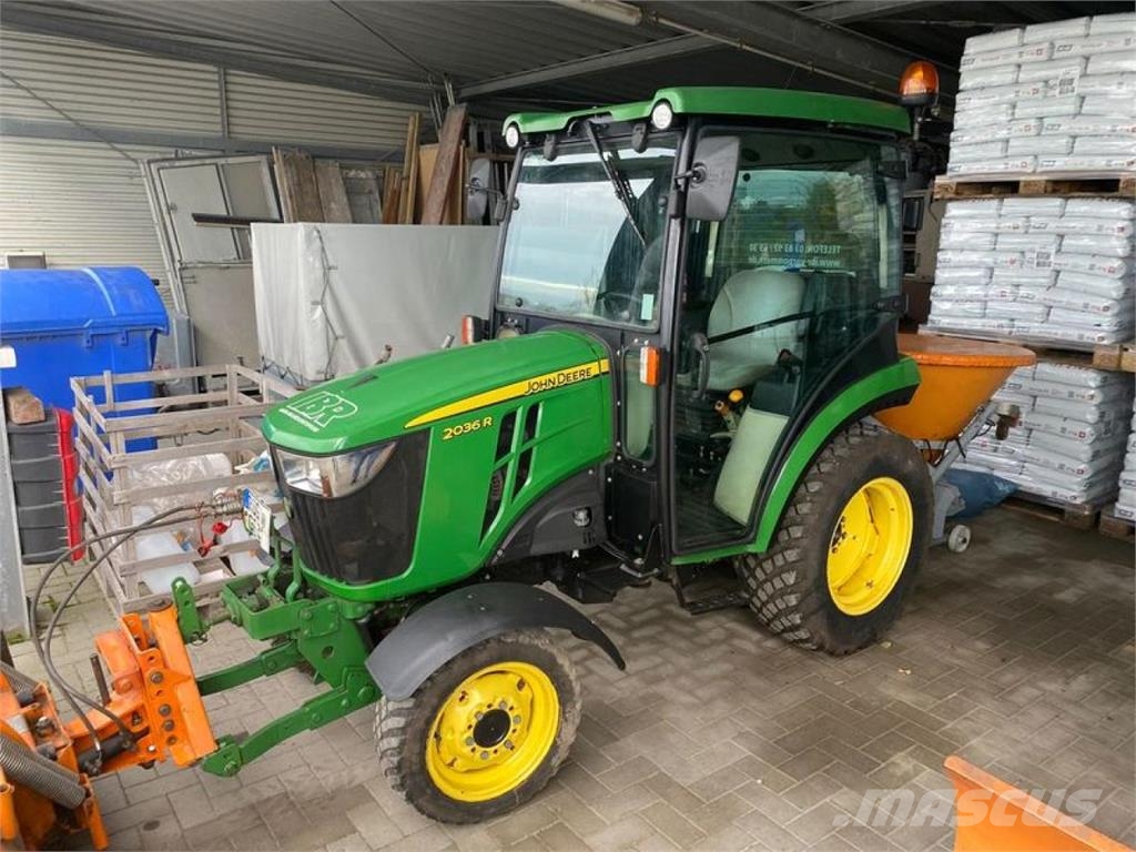 John Deere 2036R Traktoren