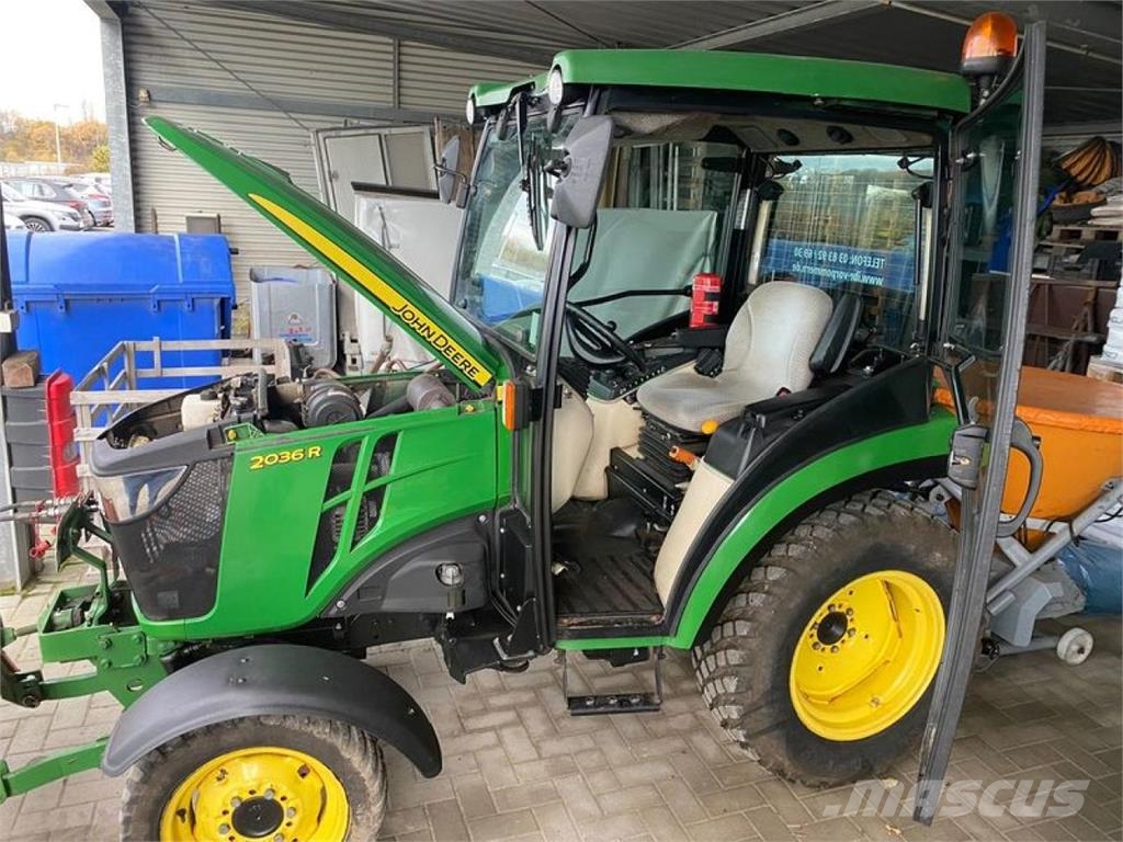 John Deere 2036R Traktoren