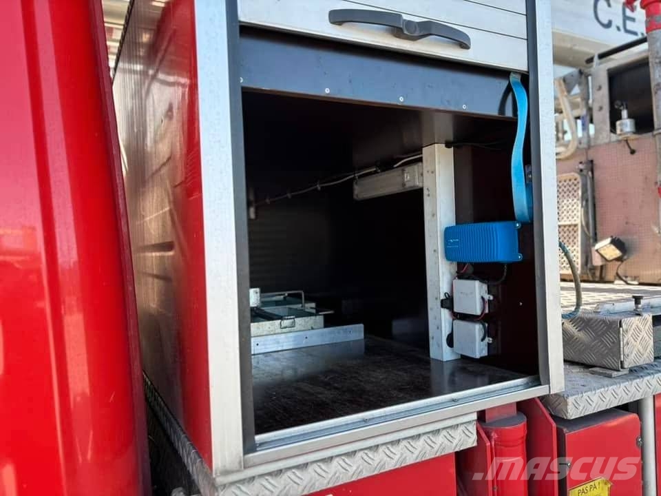 Scania P 340 شاحنات حريق