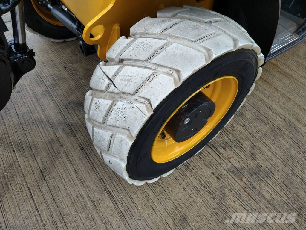 JCB 520-40 4WS (155) Teleskoplader