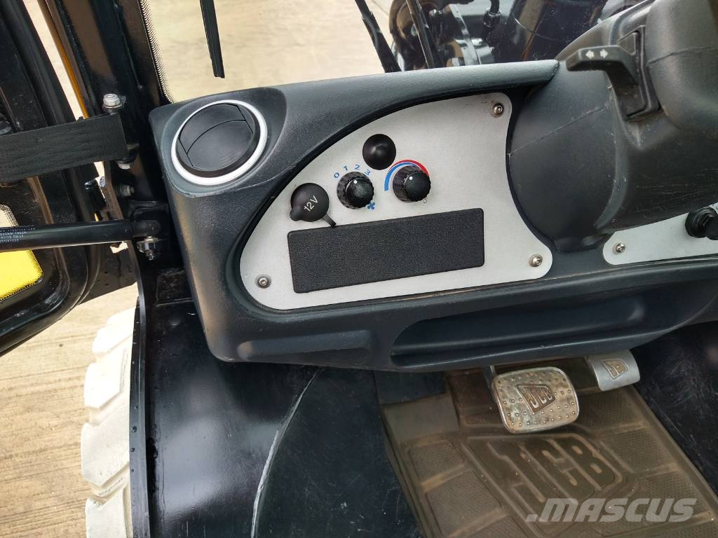 JCB 520-40 4WS (155) Teleskoplader