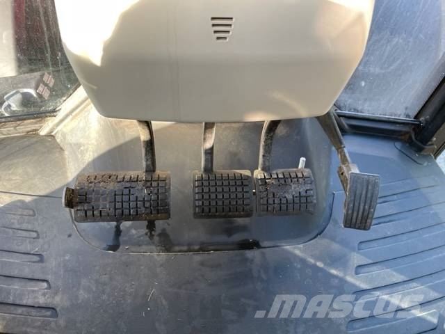 Massey Ferguson 5712 Traktorid