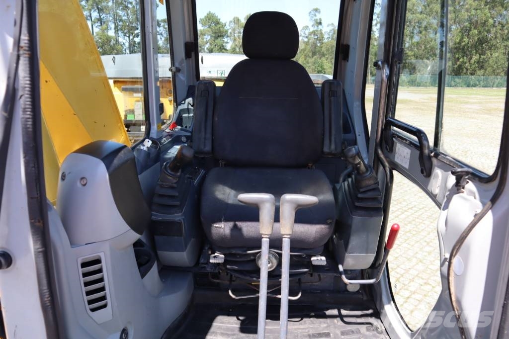 New Holland Kobelco E135BSR-2 حفارات زحافة