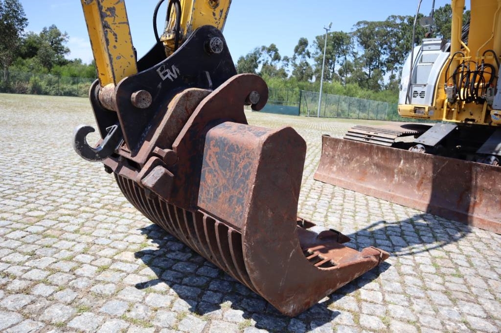 New Holland Kobelco E135BSR-2 حفارات زحافة