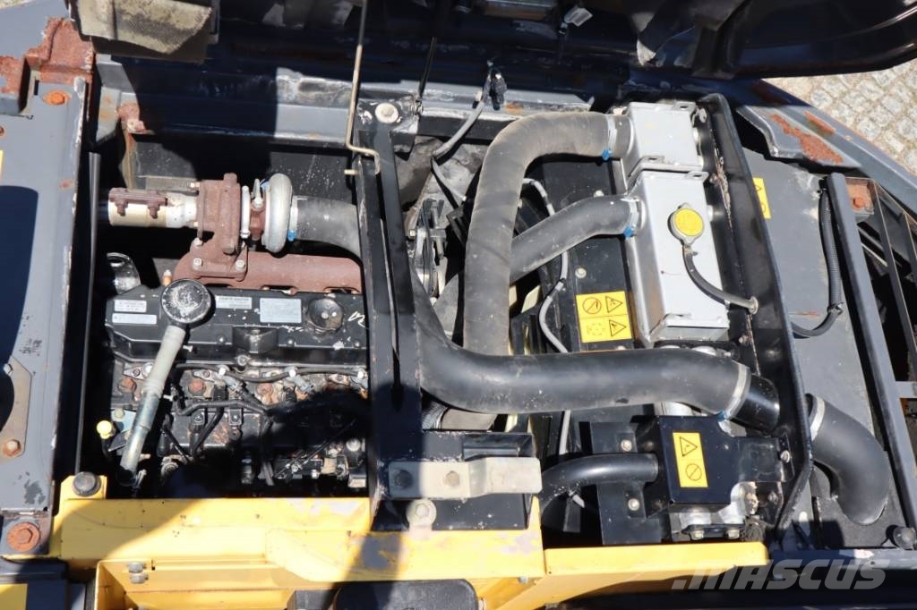 New Holland Kobelco E135BSR-2 حفارات زحافة