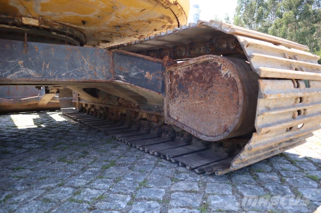 New Holland Kobelco E135BSR-2 حفارات زحافة