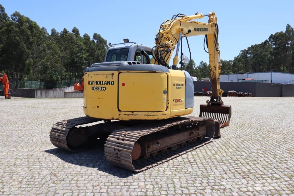 New Holland Kobelco E135BSR-2 حفارات زحافة