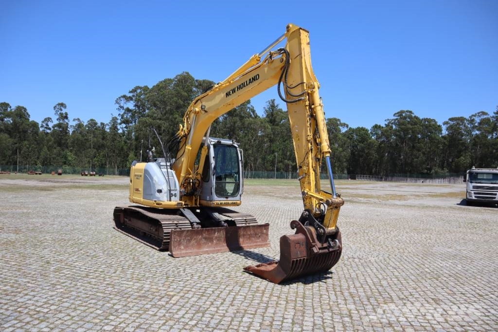 New Holland Kobelco E135BSR-2 حفارات زحافة