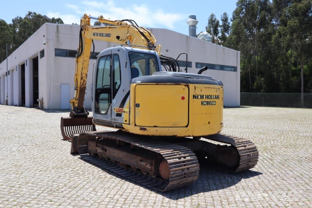 New Holland Kobelco E135BSR-2 حفارات زحافة