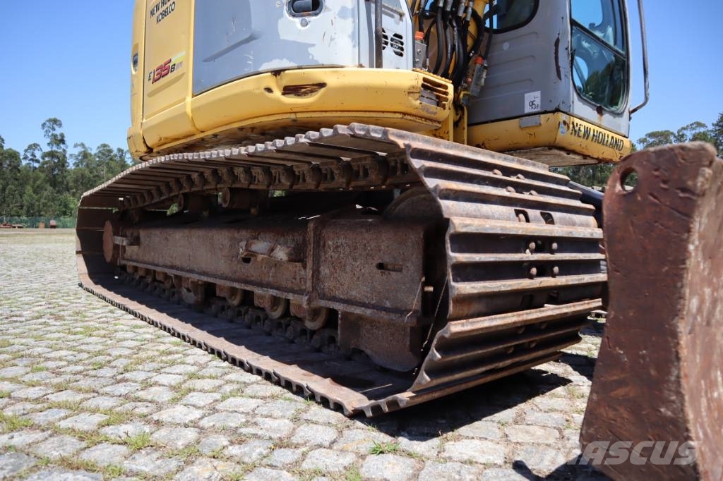 New Holland Kobelco E135BSR-2 حفارات زحافة