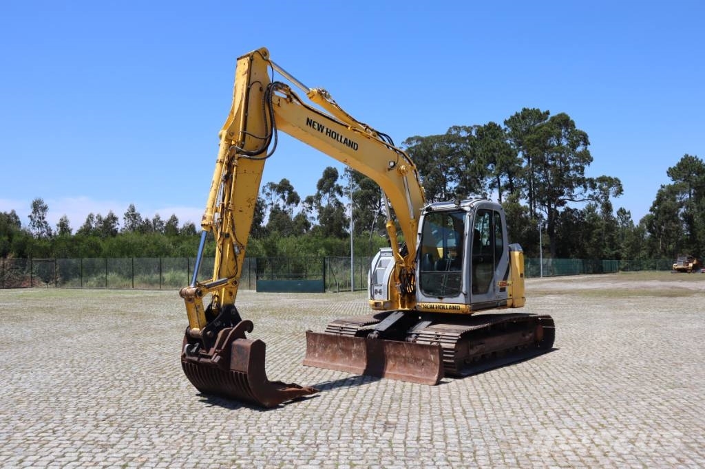 New Holland Kobelco E135BSR-2 حفارات زحافة