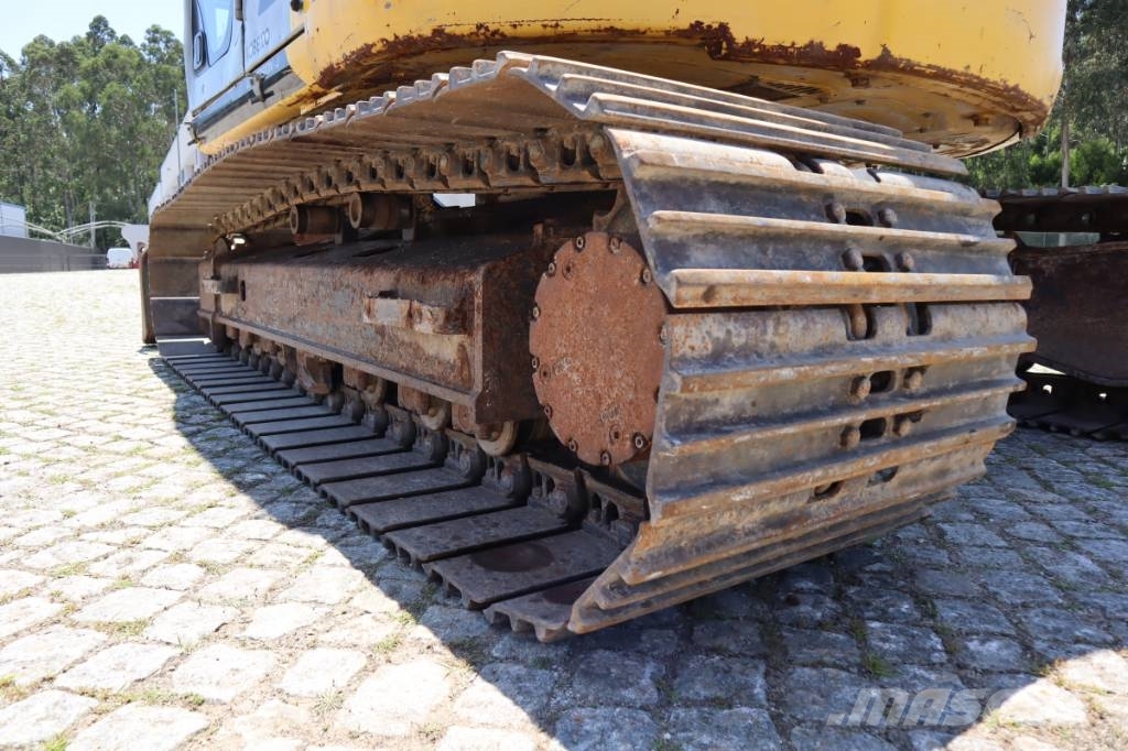 New Holland Kobelco E135BSR-2 حفارات زحافة