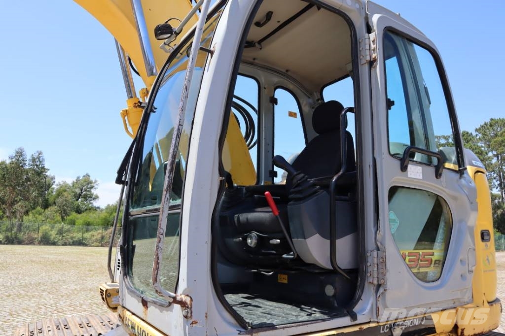 New Holland Kobelco E135BSR-2 حفارات زحافة