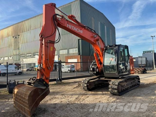 Hitachi ZX 135 US-6 حفارات زحافة