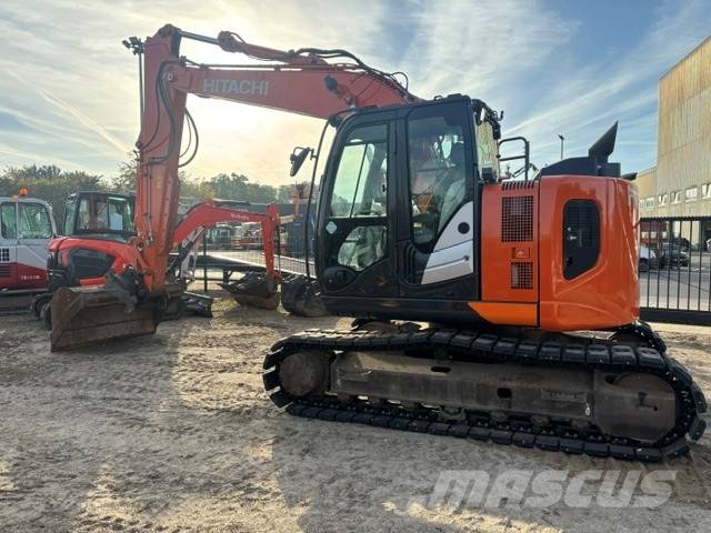 Hitachi ZX 135 US-6 حفارات زحافة