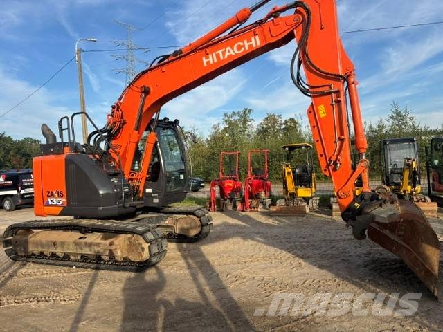 Hitachi ZX 135 US-6 حفارات زحافة