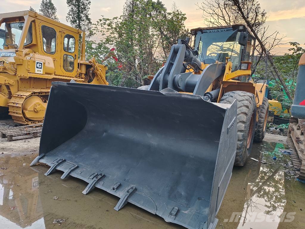 Volvo L 120 G Kolesni nakladalci