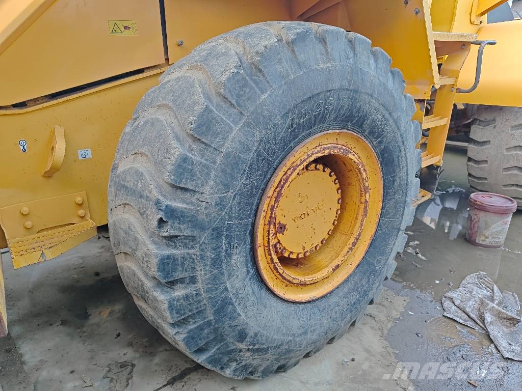 Volvo L 120 G Kolesni nakladalci