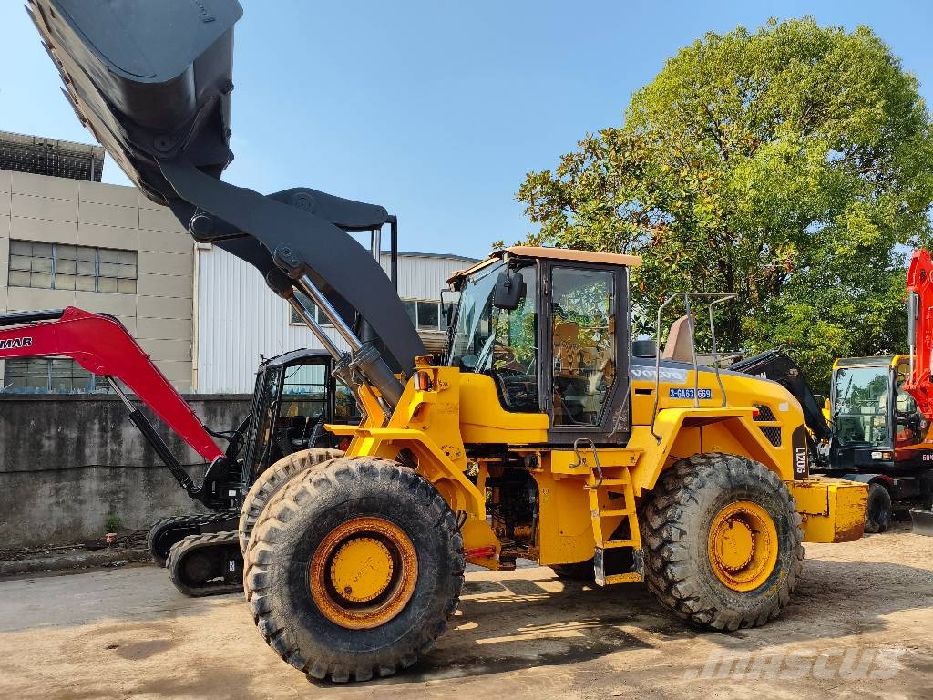 Volvo L 120 G Kolesni nakladalci