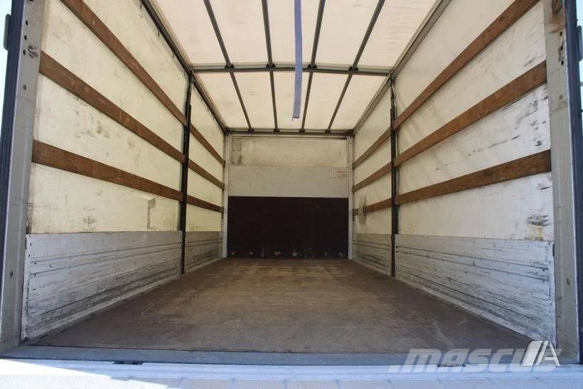 Renault D 240--002-LONAS شاحنات ذات هيكل صندوقي