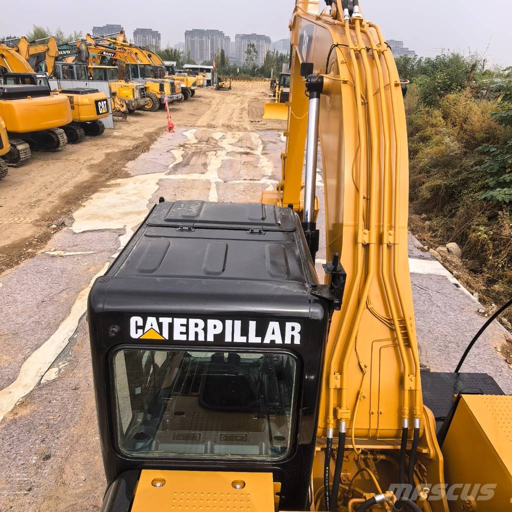CAT 320 D Гусеничні екскаватори