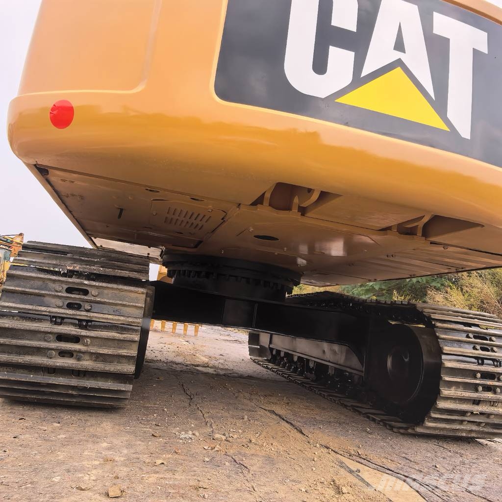 CAT 320 D Гусеничні екскаватори