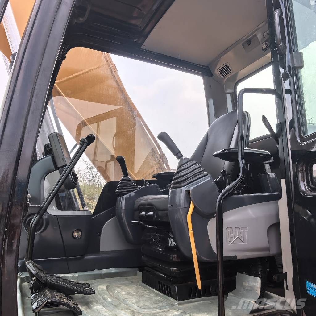 CAT 320 D Гусеничні екскаватори