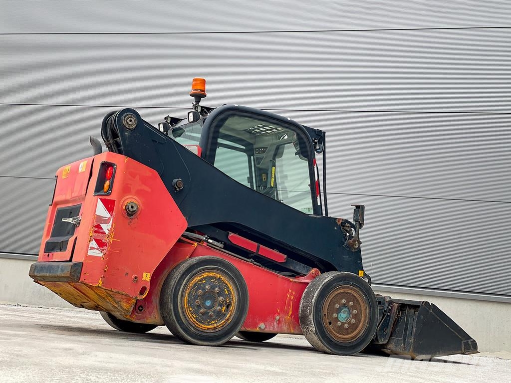 JCB R260 Juontokoneet