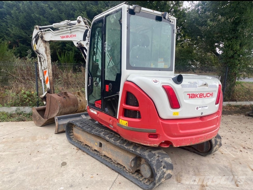 Takeuchi TB 370 Közepes (midi) kotrók 7 t - 12 t