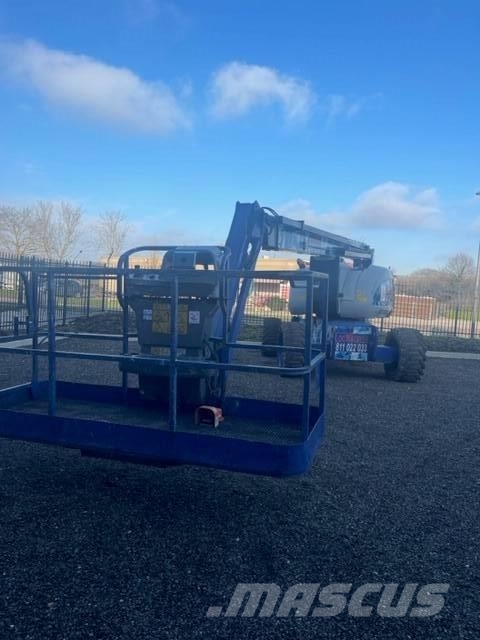 JLG 800 AJ Teleskooppipuominostimet