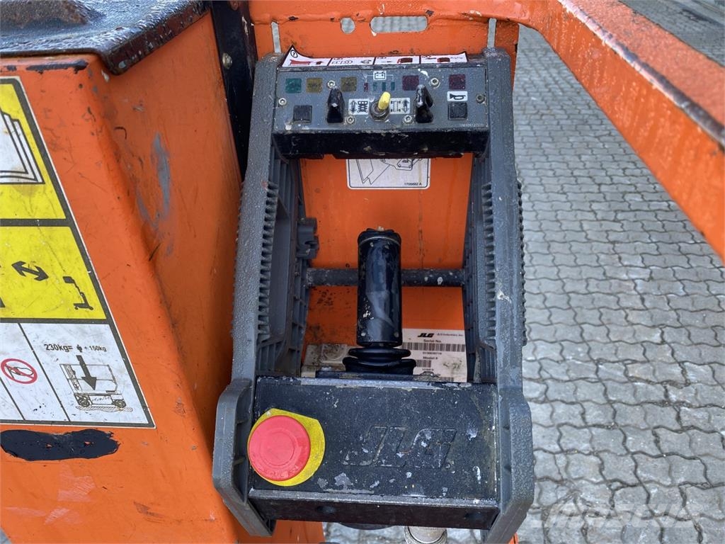 JLG 1230ES Vertikálne stĺpové výťahy
