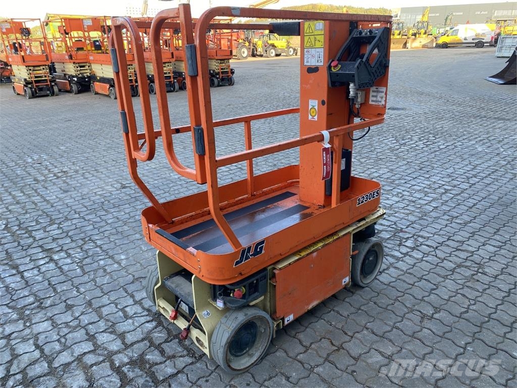JLG 1230ES Vertikálne stĺpové výťahy