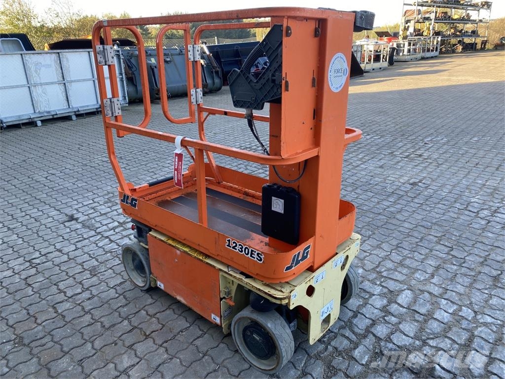 JLG 1230ES Vertikálne stĺpové výťahy