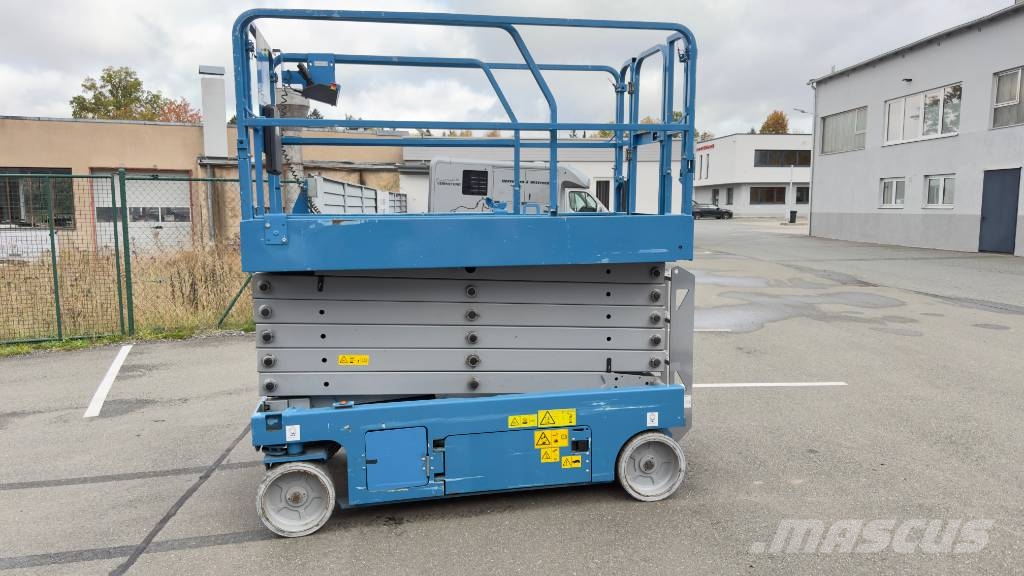 Genie GS 4047 رافعات مقصية الشكل