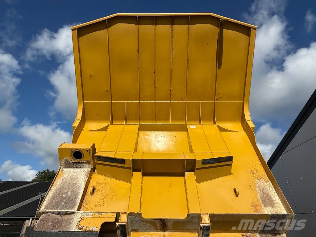 CAT 775F - German Machine / Auto Greasing Кар`єрні самоскиди