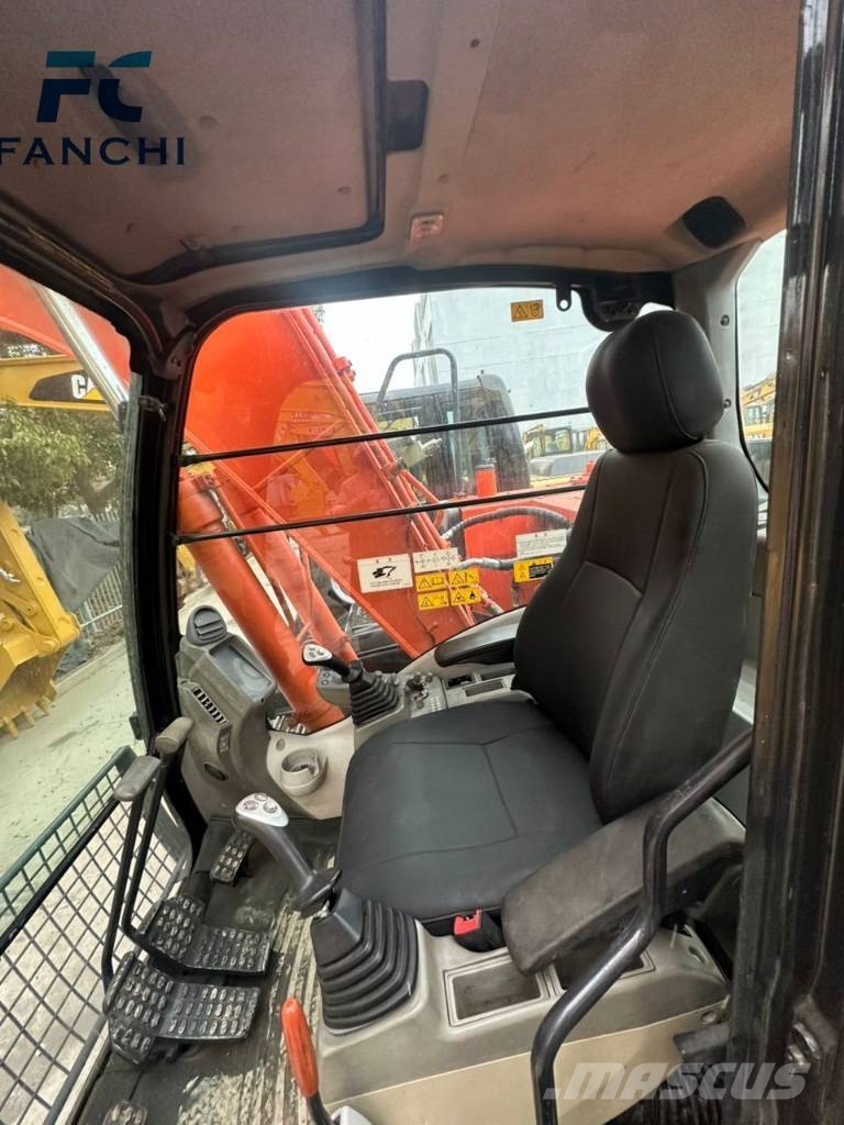 Hitachi ZX130 履带挖掘机