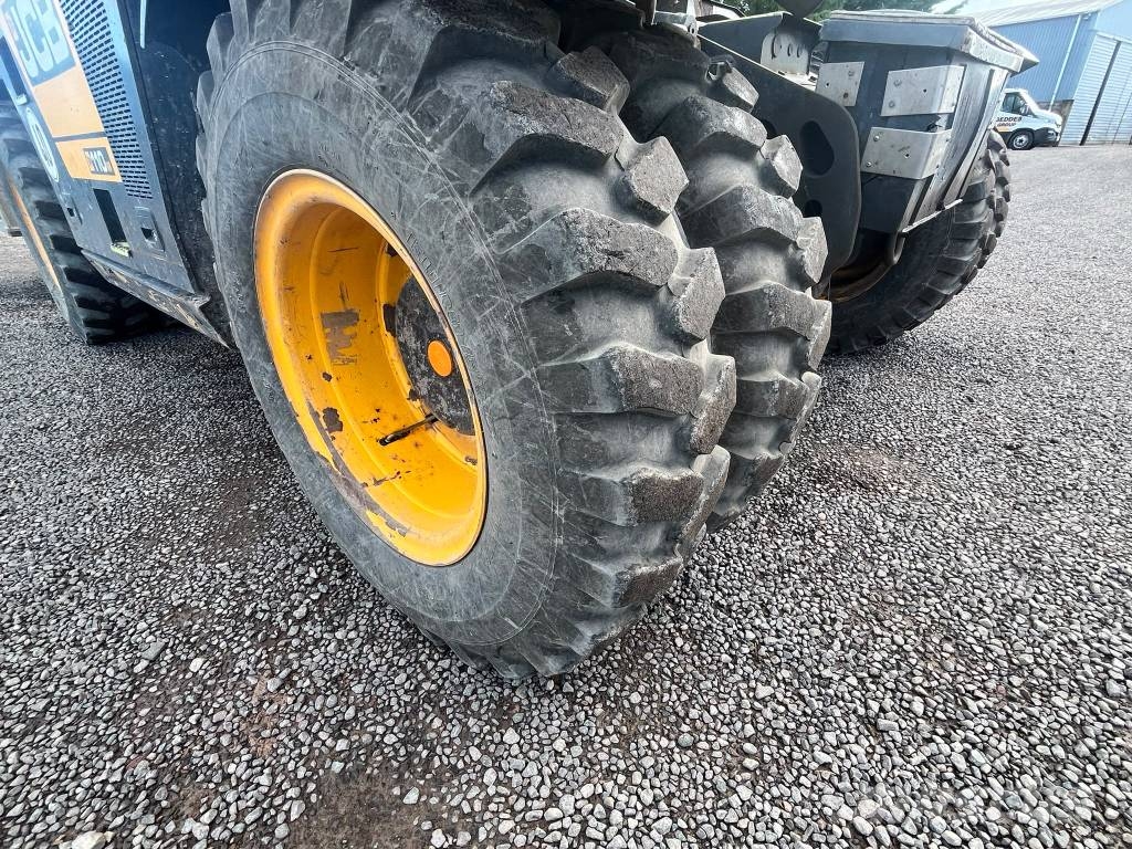 JCB Hydradig 110W Bagri na kolesih