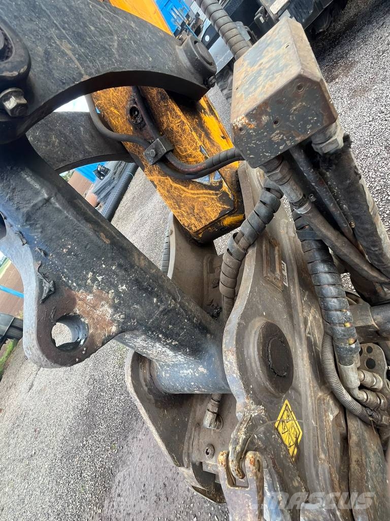 JCB Hydradig 110W Bagri na kolesih