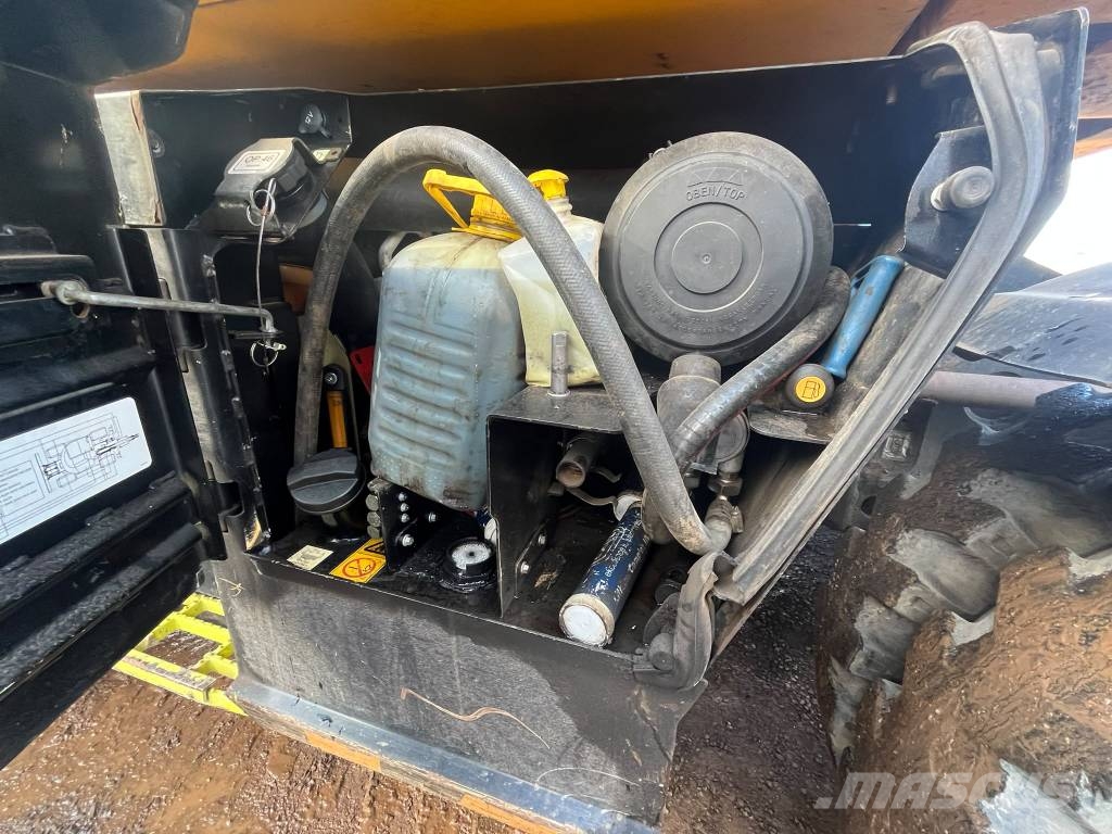 JCB Hydradig 110W Bagri na kolesih