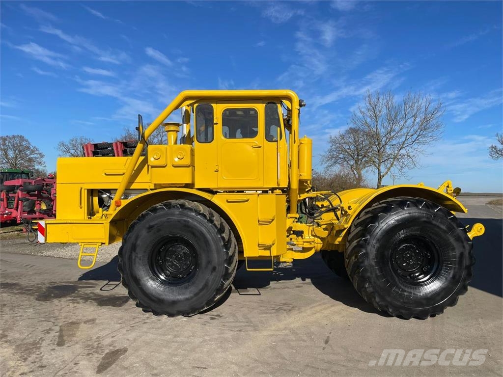 Kirovets K700A V8 Traktorit