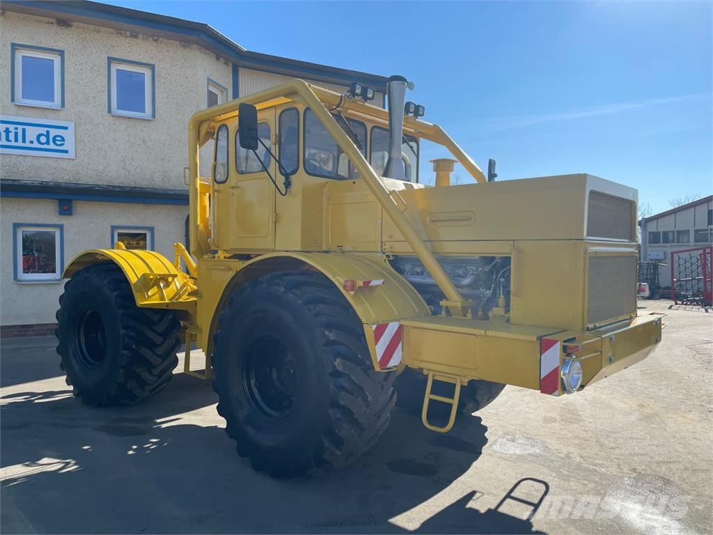 Kirovets K700A V8 Traktorit