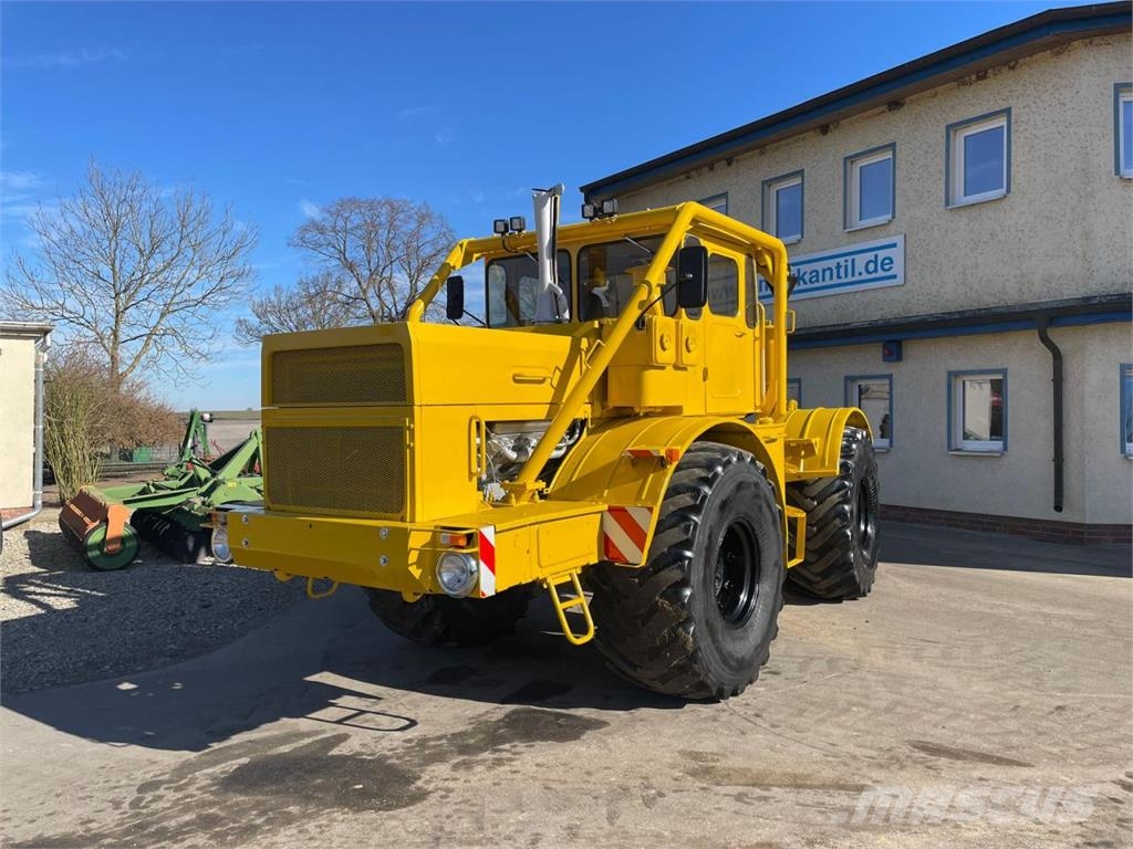 Kirovets K700A V8 Traktorit