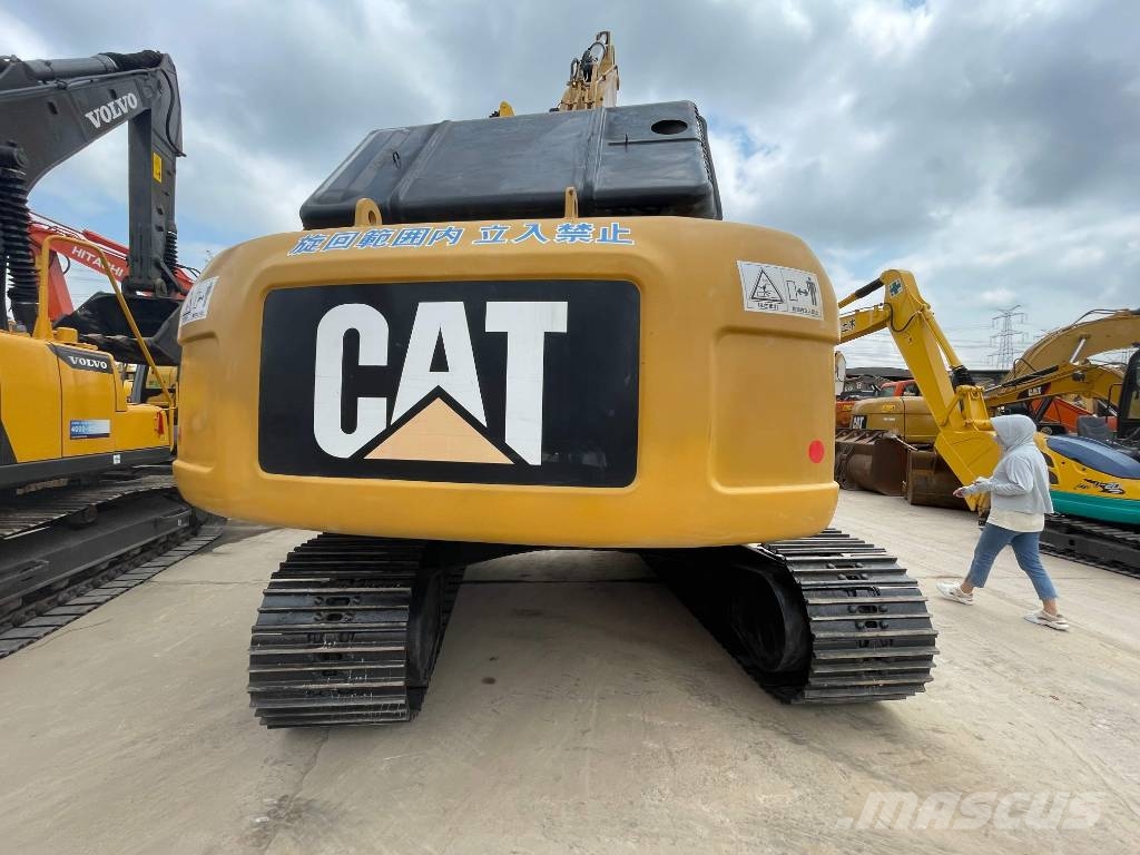 CAT 323 D Vikšriniai ekskavatoriai