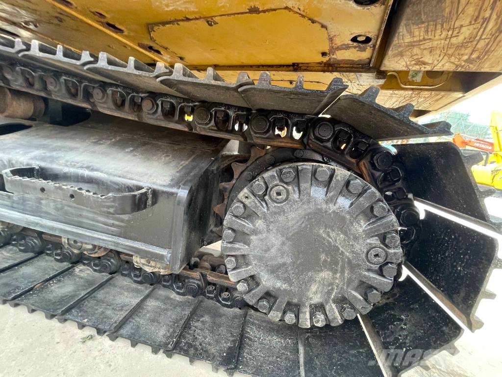 CAT 323 D Vikšriniai ekskavatoriai