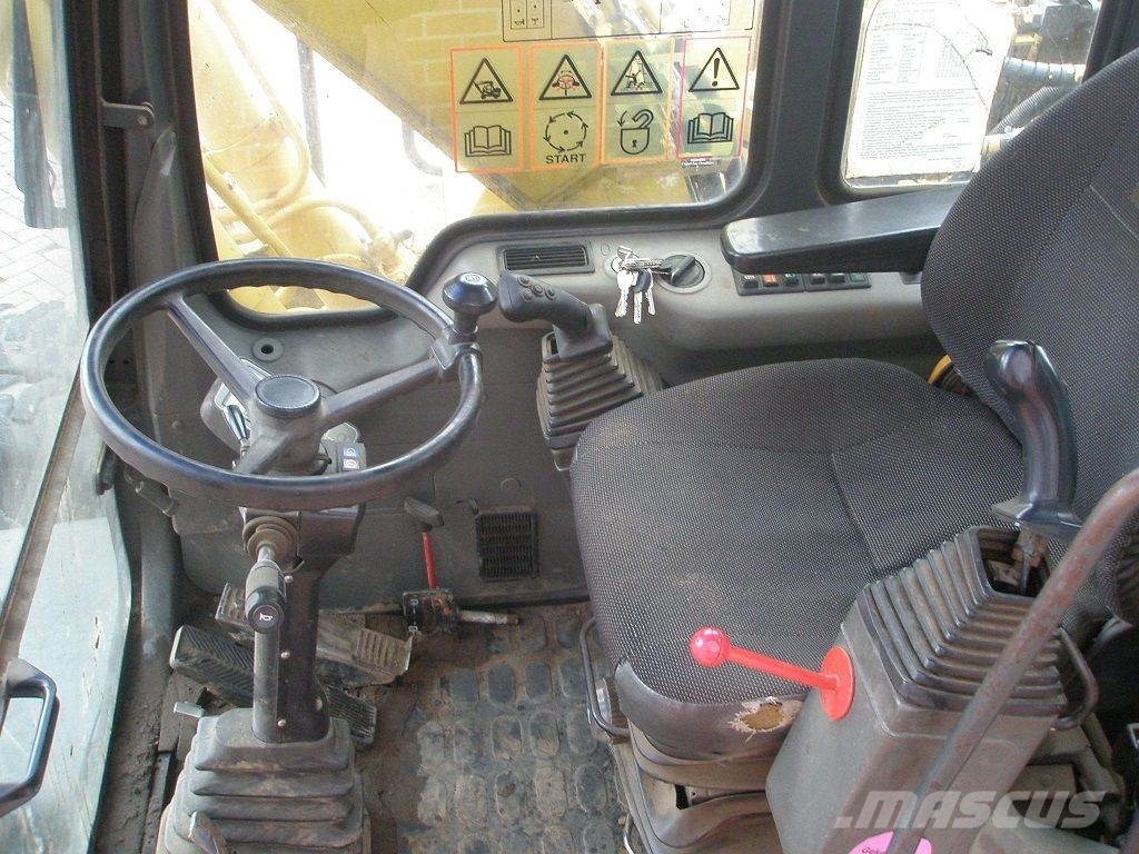Komatsu PW 130ES-6K Gravemaskiner på hjul