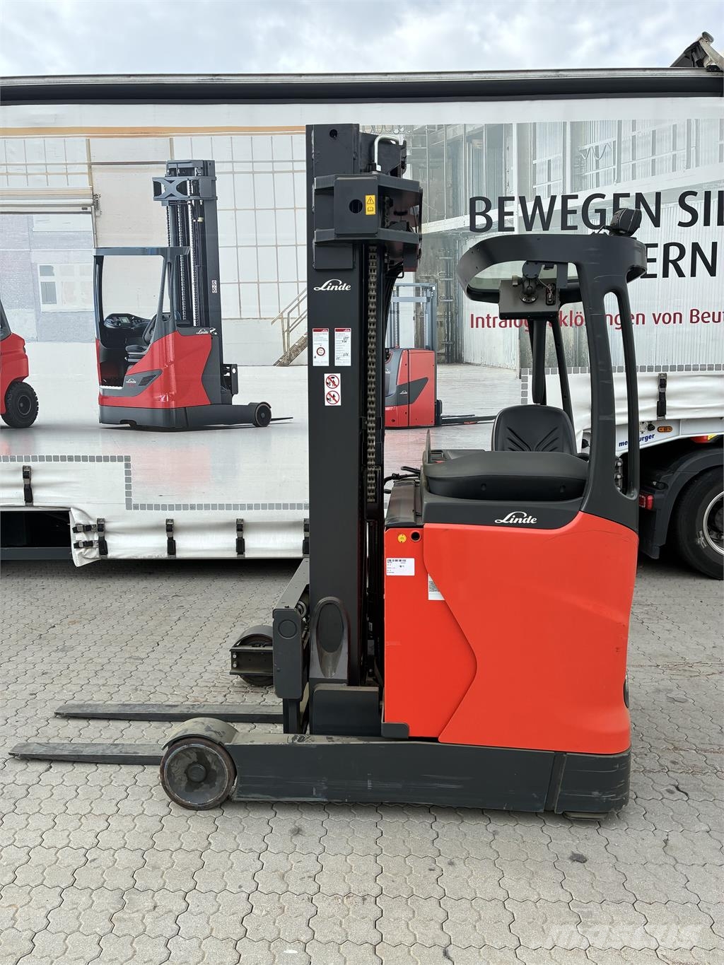 Linde R16HD Reach trucks